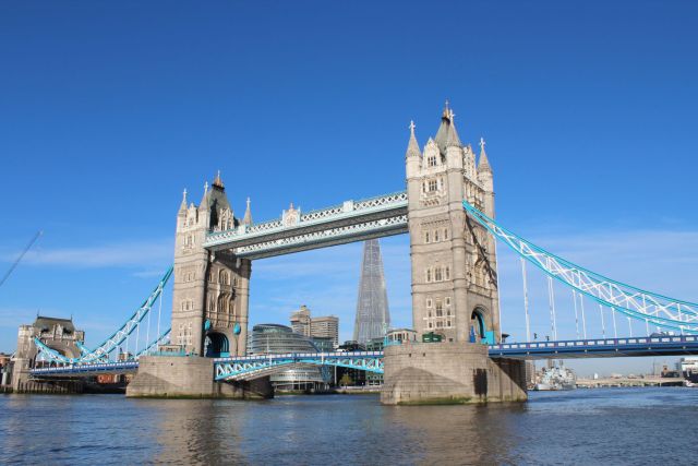Tower Bridge sobre el Támesis, Londres