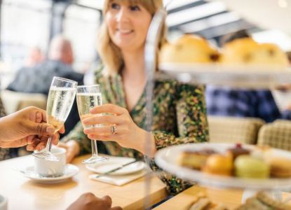 San Valentín romántico en Londres a bordo de un crucero por la tarde.