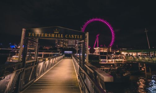 Año Nuevo en el Támesis a bordo del Tattershall Castle