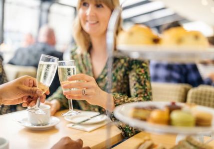 San Valentín romántico en Londres a bordo de un crucero por la tarde.