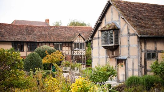 Entrada a la casa de nnacimiento de Shakespeare.