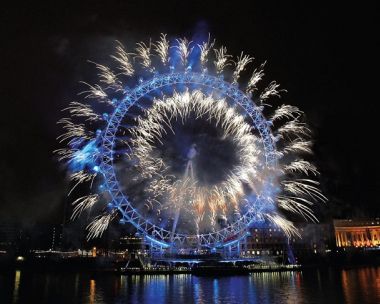 Crucero de Fin de Año en Londres con fuegos artificiales a bordo del Thomas Doggett