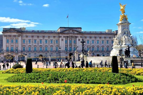 Vista exterior del Palacio Real de Londres.