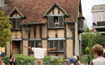 Visitar la casa de nacimiento de Shakespeare.