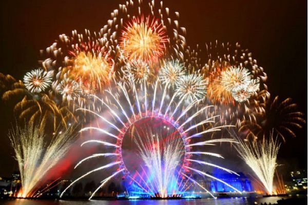 Cena de Nochevieja en Londres con crucero y fuegos artificiales a bordo del Meteor Clipper