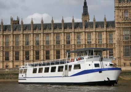 Nocheveja en Londres a bordo del MV Avontuur.