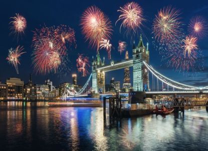 Cena de Nochevieja en Londres con crucero y fuegos artificiales a bordo del Sarpedon