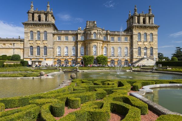Tour a Blenheim Palace: Una visita imprescindible para los amantes de la arquitectura y la historia.
