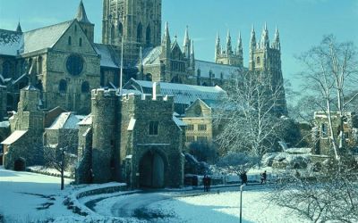 Realiza un fascinante recorrido a pie por la histórica ciudad de Canterbury, con sus encantadoras calles empedradas y su historia.