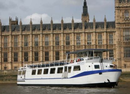 Nocheveja en Londres a bordo del MV Avontuur.