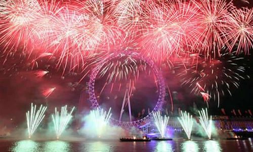 Crucero con cena de Año Nuevo y vista de los fuegos artificiales en el London Eye