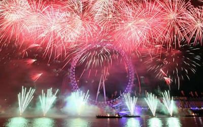 Crucero con cena de Año Nuevo y vista de los fuegos artificiales en el London Eye